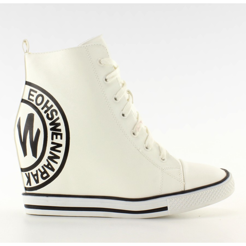 Turnschuhe mit Y450 Stempel weiß schwarz mehrfarbig