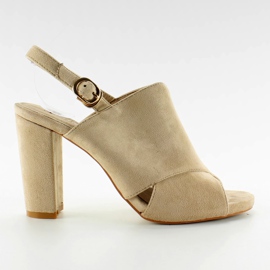 M227P Beige Sandaletten. Beige