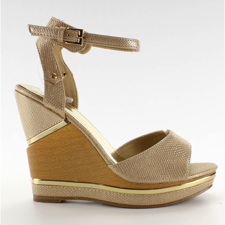 Elegante Sandalen an hohen Wedges braun