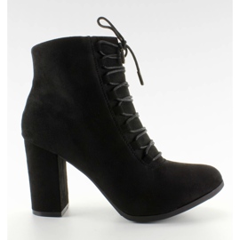 NC16 Schwarze Wildlederstiefel mit breitem Absatz