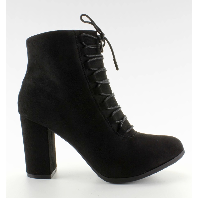 NC16 Schwarze Wildlederstiefel mit breitem Absatz