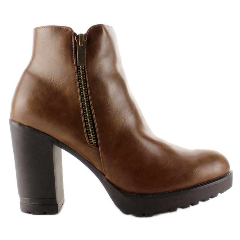 Stiefel auf einer soliden BG-57 Khaki-Sohle