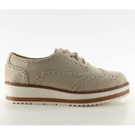 Mokassins auf der hohen Sohle braun