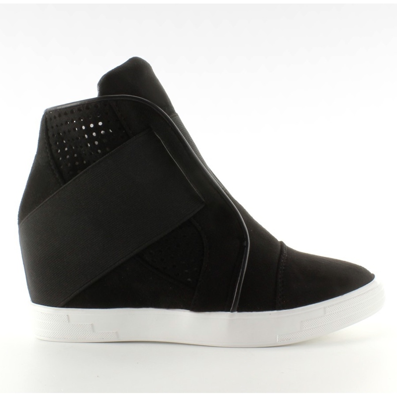 Turnschuhe mit breiten schwarzen Gummibändern