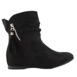 Saszki mit einem dekorativen schwarzen Reißverschluss aus PE102