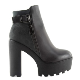 Stiefel auf der Plattform 979. grau