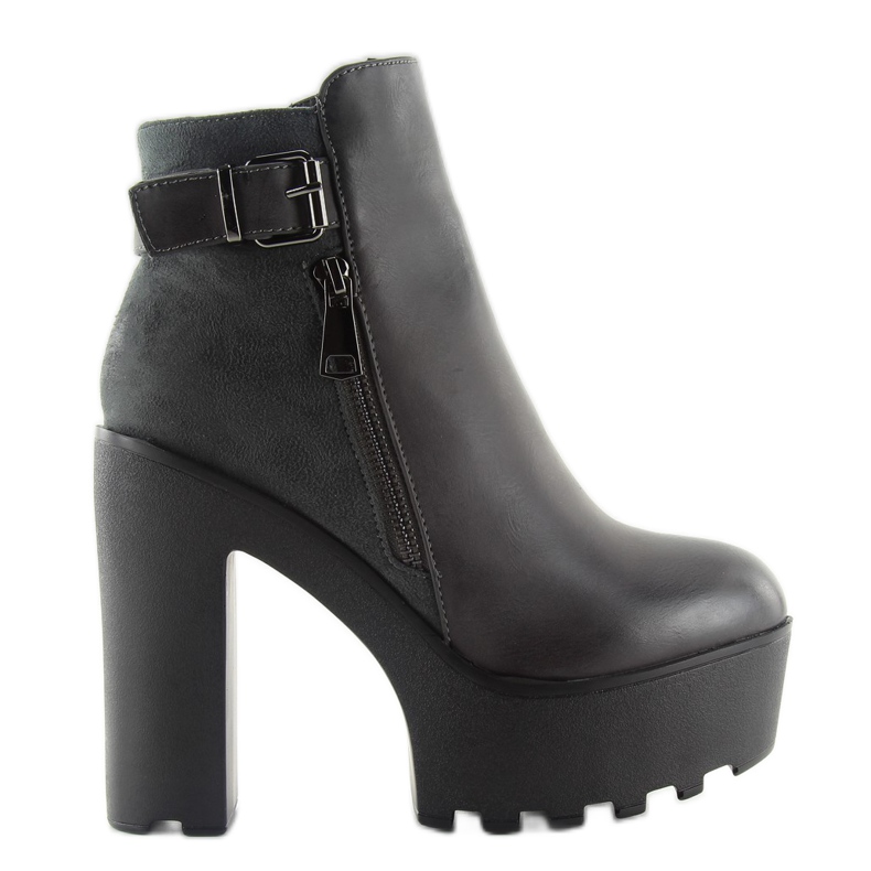 Stiefel auf der Plattform 979. grau