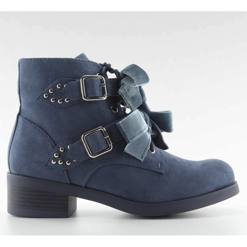 Schnürstiefel mit marineblauen Schleifen