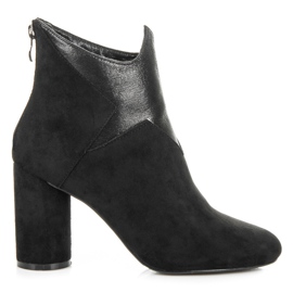 Vices Stiefel auf einem Pfosten schwarz