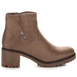 Milaya Stiefel auf einem breiten Pfosten braun