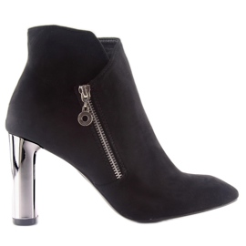 Elegante Stiefel auf einem silbernen Absatz M280P schwarz