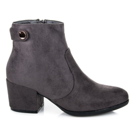 Laura Mode Graue Stiefel am Pfosten