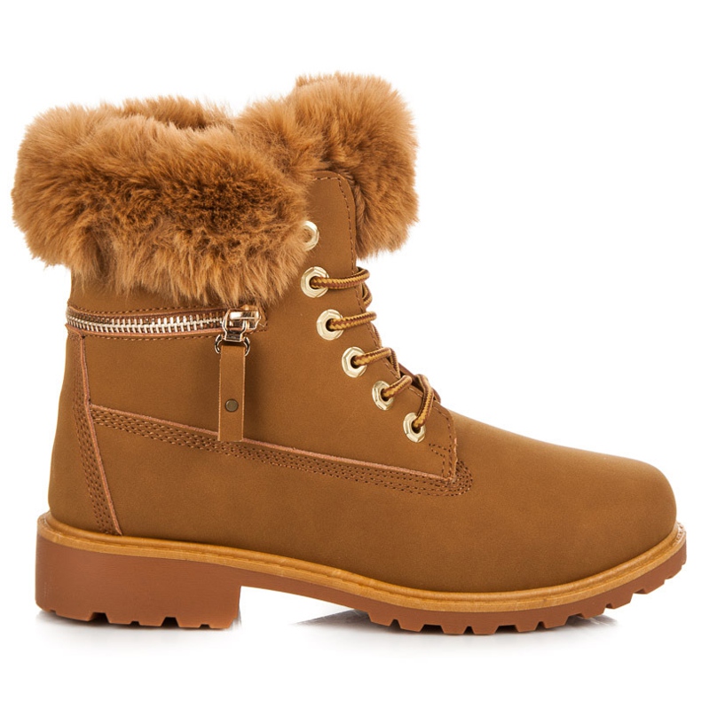 Trapper mit Pelz auf dem Oberteil braun