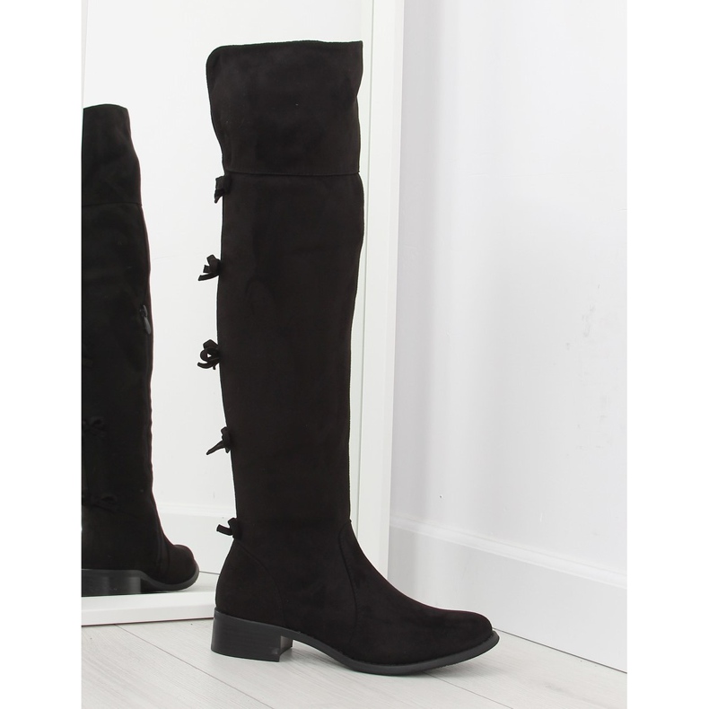 Offiziersschenkel mit schwarzen Bögen