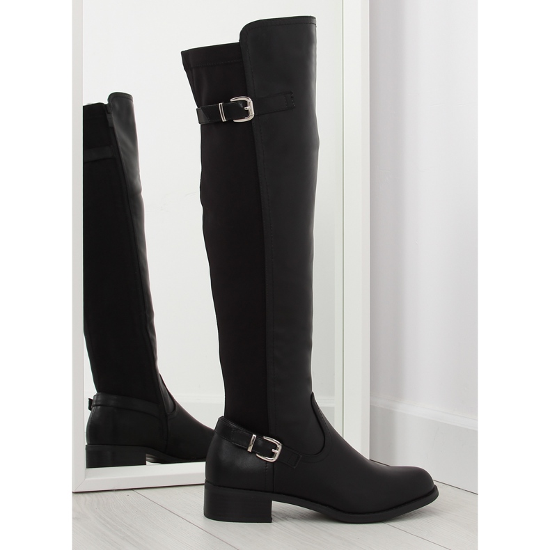 Schwarze Stiefel mit flexiblem Obermaterial