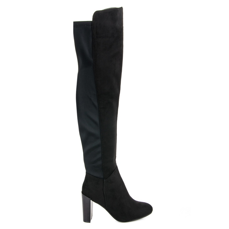 SDS Schwarze oberschenkelhohe Stiefel an einem Pfosten