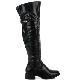 Schwarze Stiefel über dem Knie