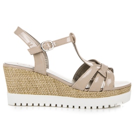 Kylie Lackierte Keilsandalen braun