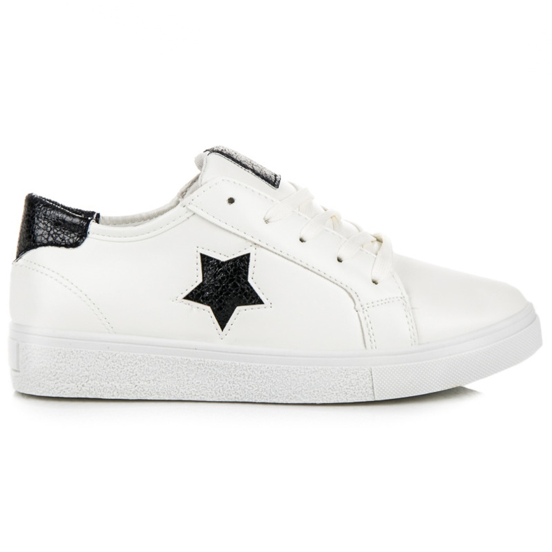 Gebundene Turnschuhe mit einem Stern weiß