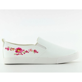 Slipons mit zarter weißer Stickerei g1204a Weiß