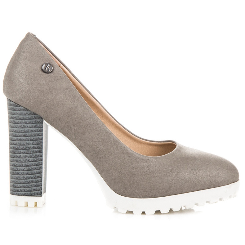 Vices Pumpen auf der Plattform grau