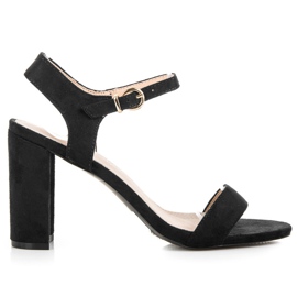 Vinceza Schwarze Sandalen am Pfosten