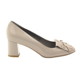 Edeo Pumps On A Bar Lackiert 3224 Beige
