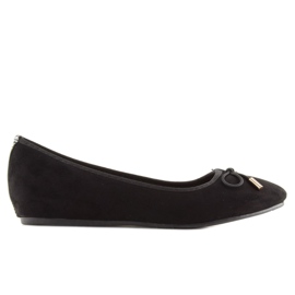 Schwarze Ballerinas auf einem versteckten schwarzen Keil