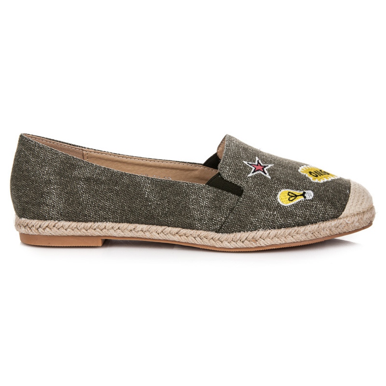 Bestelle Frühlings-Espadrilles mit Patches grün