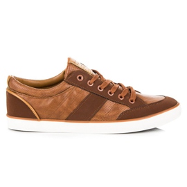 Gebundene Sportschuhe braun