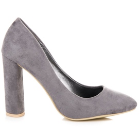 Wildleder-Pumps auf einer Säule grau