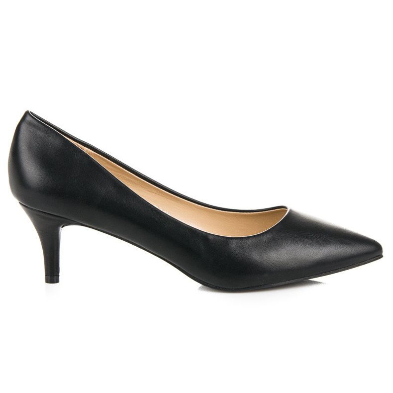 Schwarze Pumps auf High Heels