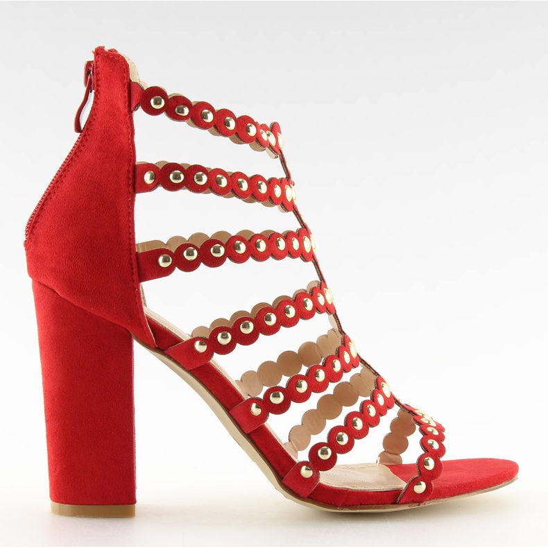 Rote Sandaletten mit roten Nieten