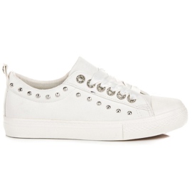 Weiße Turnschuhe mit Schleife