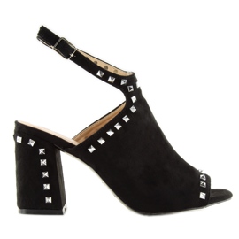 Schwarze Sandalen mit schwarzen Nieten L1139