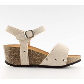 Sandalen auf einer beige-beigen Korksohle