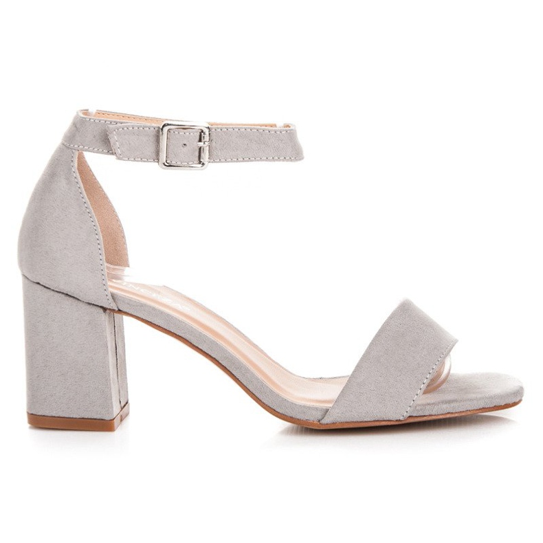 Graue Sandalen an der VINCEZA Bar