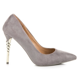 Absätze aus grauem Wildleder