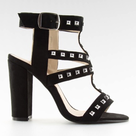 Schwarze Sandalen mit Nieten 9909-3