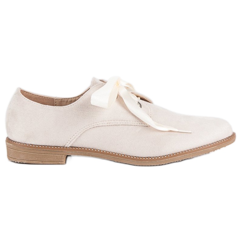 Schuhe mit einem Satinband braun