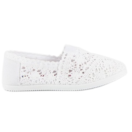 Ballerinas aus weißer Spitze