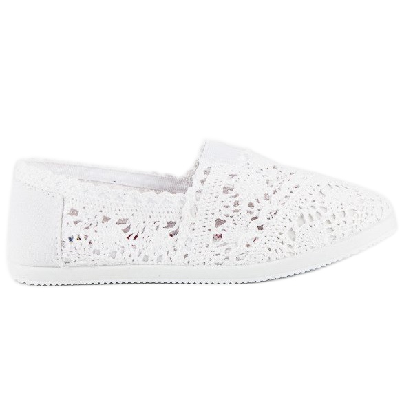 Ballerinas aus weißer Spitze