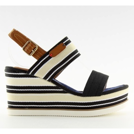 Schwarze Sandalen auf Keilabsatz D-37 schwarz