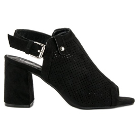 Durchbrochene Sandalen mit Oberteil schwarz