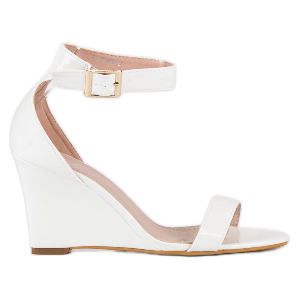 Lackierte Keilsandalen weiß