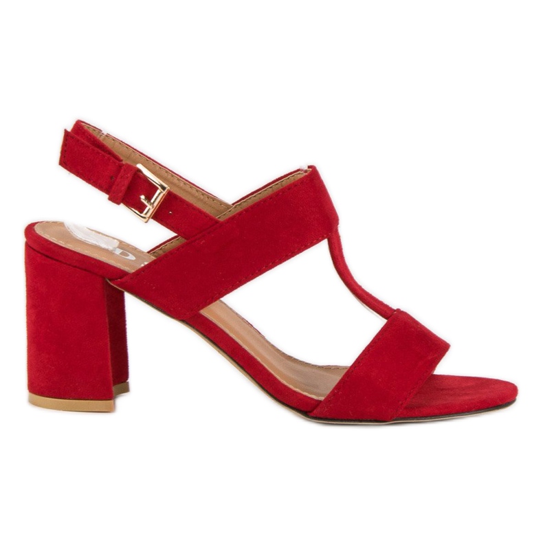 SDS Rote Sandalen an einem Pfosten