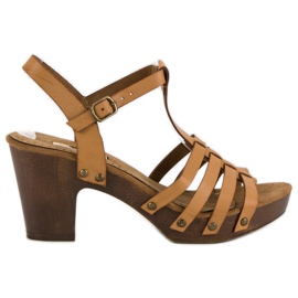 Corina Leichte Sandalen an einem Pfosten braun