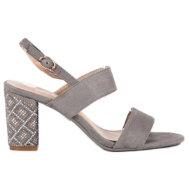 Stilvolle Sandalen mit Perlen grau