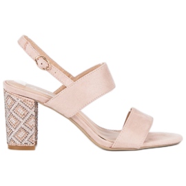 Stilvolle Sandalen mit Perlen braun