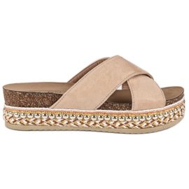 Beige Hausschuhe auf der Plattform